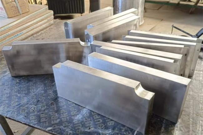 湖州不锈钢包铅件